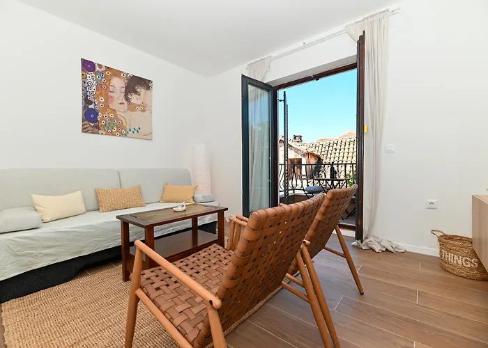 Downtown Maar شقة تروغير