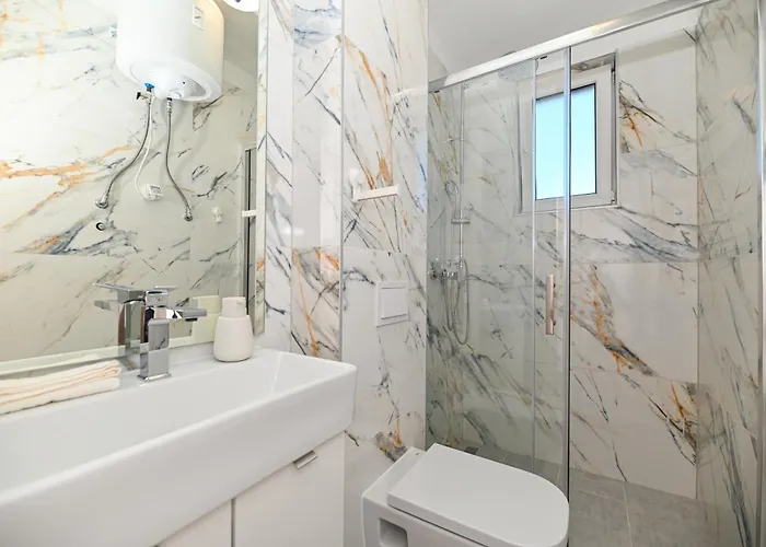 Downtown Maar شقة تروغير